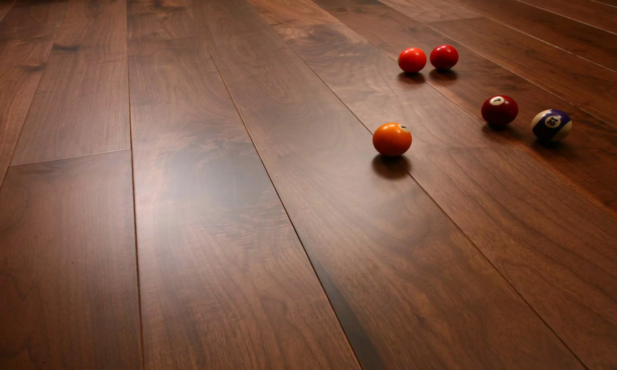 Flooring Option in Carpet & Wooden Parquet & Vinyl